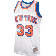Load image into Gallery viewer, 33 - Patrick Ewing New York Knicks Mitchell &amp; Ness Hardwood Classics Platinum Swingman Jersey - White